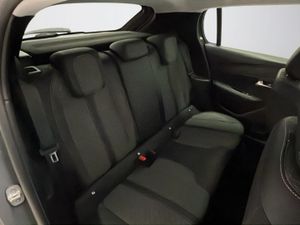 Peugeot 208 Allure HYBRID 110 eDCS6   - Foto 22