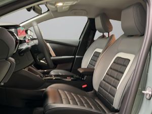 Citroën C4 Hybrid 145 ë-DCS6 Max   - Foto 9