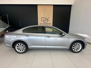 Volkswagen Passat Advance 2.0 TDI 110kW 150CV DSG 4p.   - Foto 6