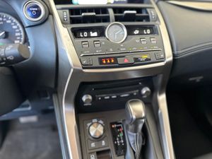 Lexus NX 300 2.5 F PREMIUM 4x2 197 CV   - Foto 17