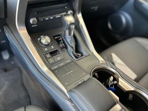 Lexus NX 300 2.5 F PREMIUM 4x2 197 CV   - Foto 23