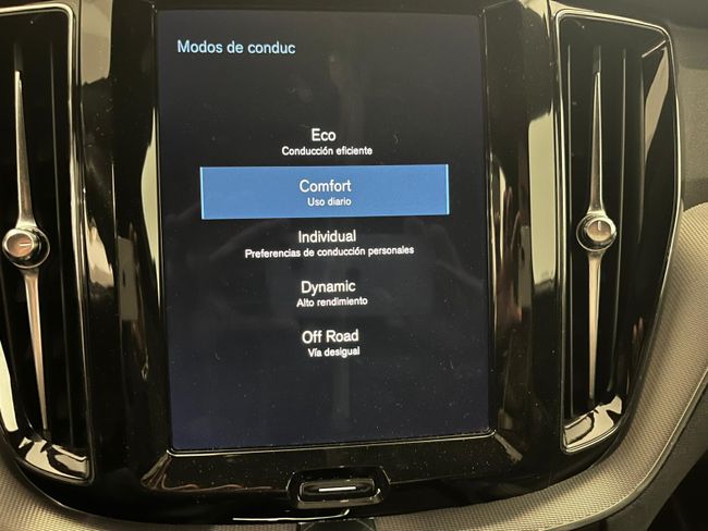 Volvo XC60 2.0 B4 D AWD R-Design Auto  - Foto 33