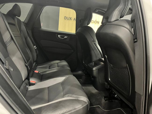 Volvo XC60 2.0 B4 D AWD R-Design Auto  - Foto 40