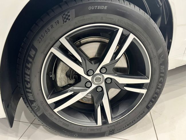 Volvo XC60 2.0 B4 D AWD R-Design Auto  - Foto 5