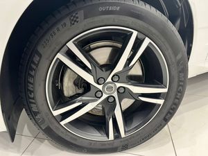 Volvo XC60 2.0 B4 D AWD R-Design Auto  - Foto 5