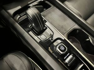 Volvo XC60 2.0 B4 D AWD R-Design Auto  - Foto 30