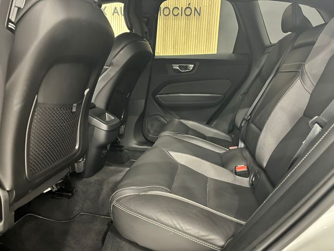 Volvo XC60 2.0 B4 D AWD R-Design Auto  - Foto 41