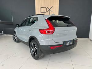 Volvo XC40 XC40 Plus B3 Dark Auto  - Foto 3