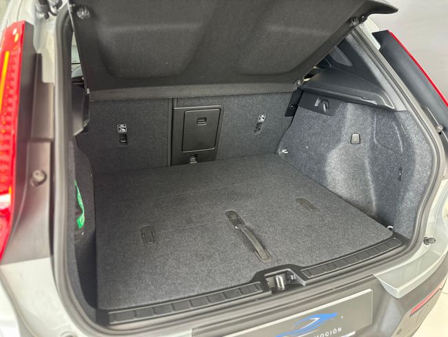 Volvo XC40 XC40 Plus B3 Dark Auto  - Foto 12