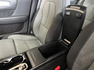 Volvo XC40 XC40 Plus B3 Dark Auto  - Foto 28