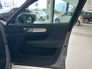 Volvo XC40 XC40 Plus B3 Dark Auto  - Foto 34
