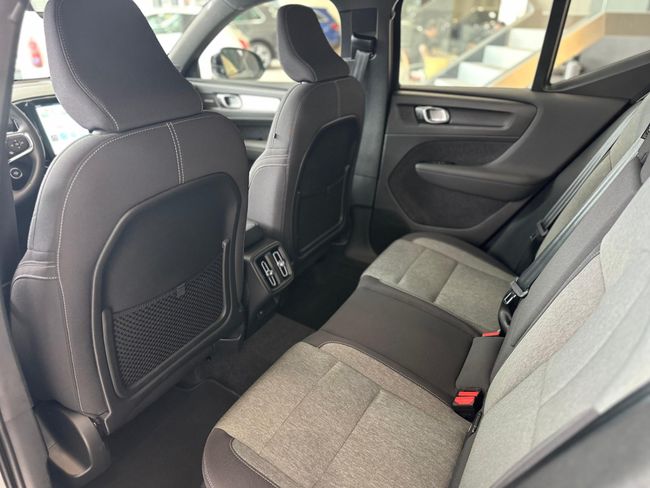 Volvo XC40 XC40 Plus B3 Dark Auto  - Foto 32