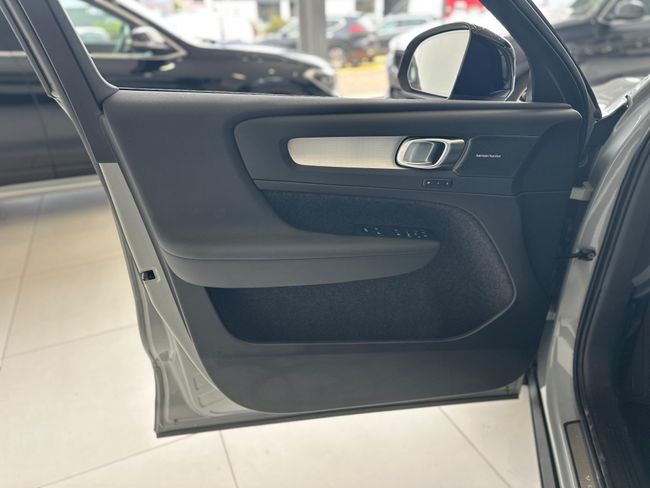 Volvo XC40 XC40 Plus B3 Dark Auto  - Foto 33