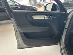 Volvo XC40 XC40 Plus B3 Dark Auto  - Foto 33