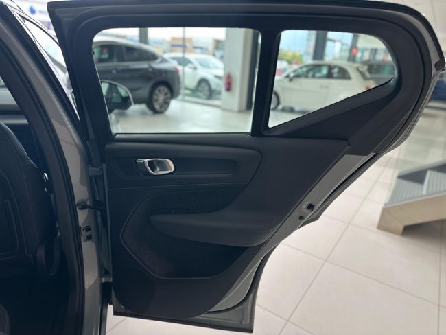 Volvo XC40 XC40 Plus B3 Dark Auto  - Foto 36