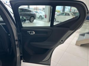Volvo XC40 XC40 Plus B3 Dark Auto  - Foto 36