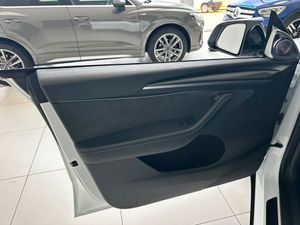 Tesla Model Y Gran autonomía Tracción integral  - Foto 27