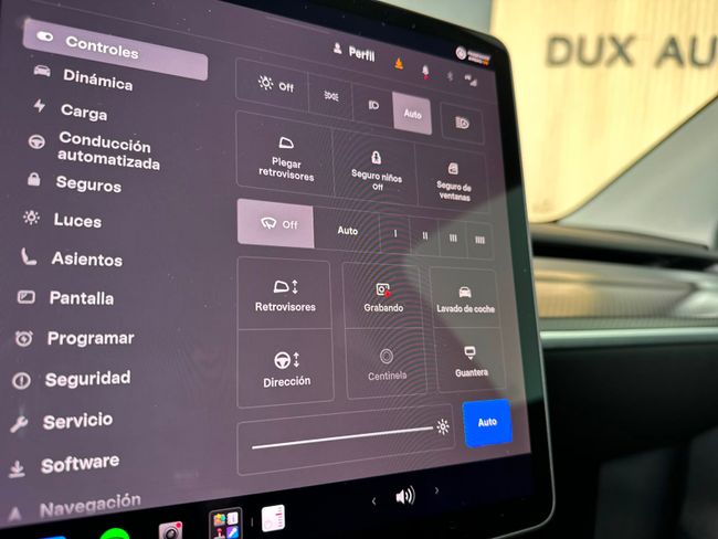 Tesla Model Y Gran autonomía Tracción integral  - Foto 17