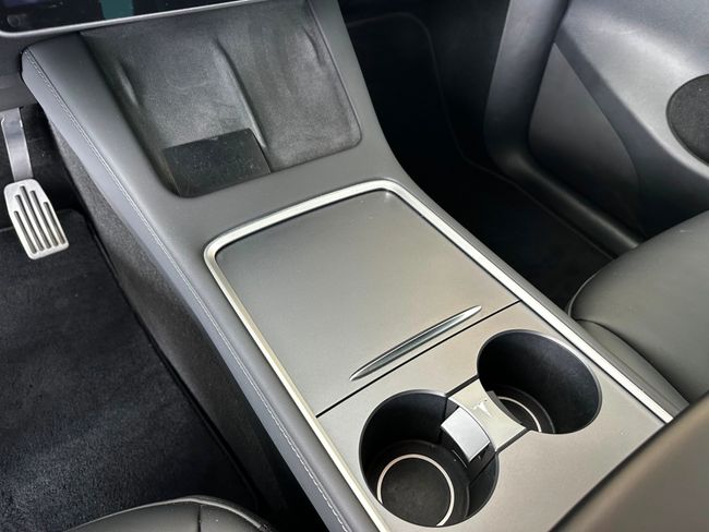 Tesla Model Y Gran autonomía Tracción integral  - Foto 16