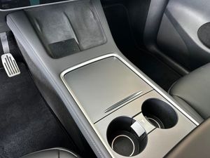 Tesla Model Y Gran autonomía Tracción integral  - Foto 16
