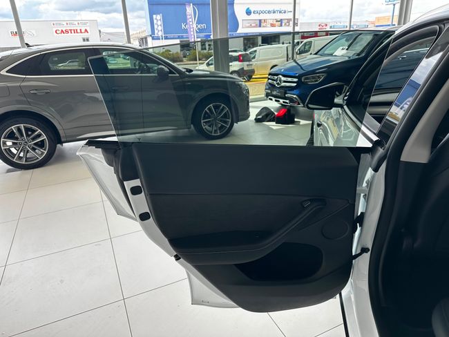Tesla Model Y Gran autonomía Tracción integral  - Foto 29