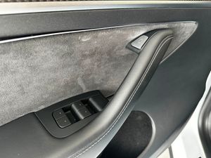Tesla Model Y Gran autonomía Tracción integral  - Foto 25