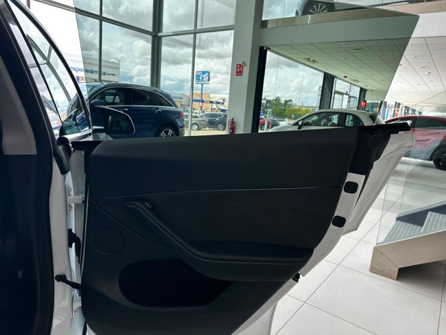 Tesla Model Y Gran autonomía Tracción integral  - Foto 28