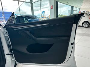 Tesla Model Y Gran autonomía Tracción integral  - Foto 30