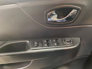 Renault Captur Zen TCe 120 - Foto 19
