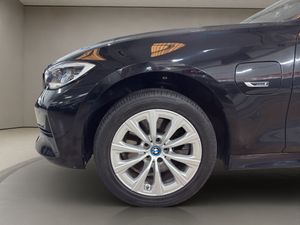 BMW Serie 3 330e xDrive Touring - Foto 21