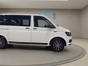 Volkswagen Multivan Outdoor Corto 2.0 TDI 110kW(150CV) BMT adaptado con rampa elevadora eléctrica para silla de ruedas. - Foto 4
