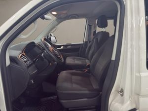 Volkswagen Multivan Outdoor Corto 2.0 TDI 110kW(150CV) BMT adaptado con rampa elevadora eléctrica para silla de ruedas. - Foto 13