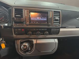 Volkswagen Multivan Outdoor Corto 2.0 TDI 110kW(150CV) BMT adaptado con rampa elevadora eléctrica para silla de ruedas. - Foto 15