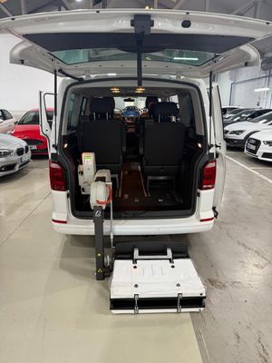 Volkswagen Multivan Outdoor Corto 2.0 TDI 110kW(150CV) BMT adaptado con rampa elevadora eléctrica para silla de ruedas. - Foto 17