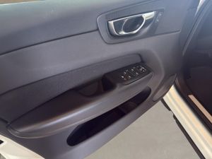 Volvo XC60 2.0 B4 D AWD Momentum Pro Auto - Foto 24