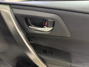 Toyota Auris 130 Live - Foto 26