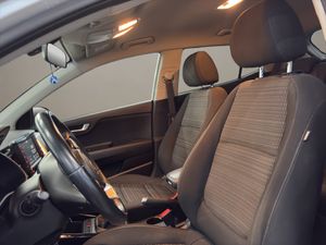 Kia Stonic . - Foto 20