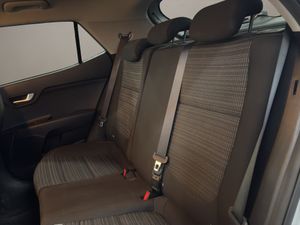 Kia Stonic . - Foto 12