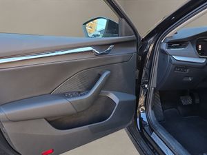 Skoda Octavia 1.5 TSI 110kW150CV mHEV DSG Selection - Foto 11