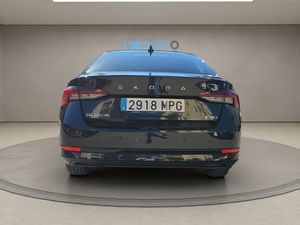 Skoda Octavia 1.5 TSI 110kW150CV mHEV DSG Selection - Foto 7