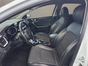 Kia Ceed . - Foto 12