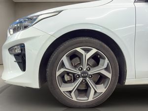 Kia Ceed . - Foto 10