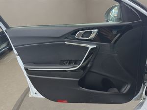 Kia Ceed . - Foto 21