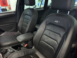 Volkswagen Tiguan . - Foto 15
