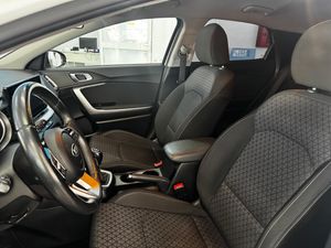 Kia XCeed 1.6 MHEV Tech 100 kW (136 CV) - Foto 12