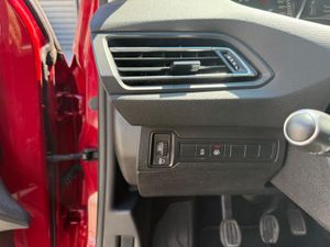 Peugeot 308 5p Allure 1.5 BlueHDi 96KW (130CV) EAT8 - Foto 11