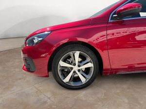 Peugeot 308 5p Allure 1.5 BlueHDi 96KW (130CV) EAT8 - Foto 9