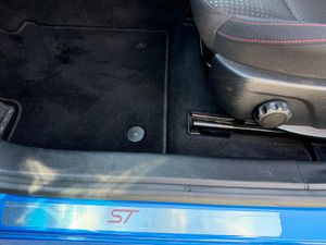 Ford Focus 1.0 Ecoboost MHEV 114kW ST-Line Auto - Foto 9