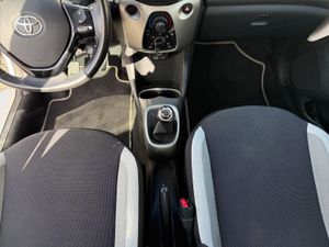 Toyota Aygo 1.0 70 x-cite - Foto 23