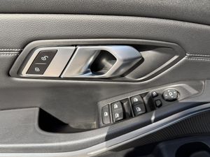 BMW Serie 3 320d xDrive Automática Touring - Foto 9